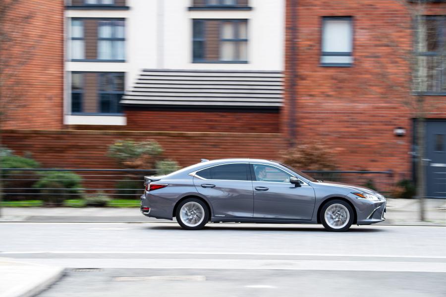  Lexus ES300h 2019 года  (UK) (фото 30 из 30)